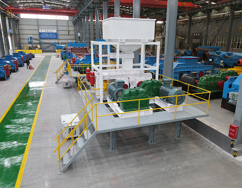 選礦廠用高壓輥磨機(jī)